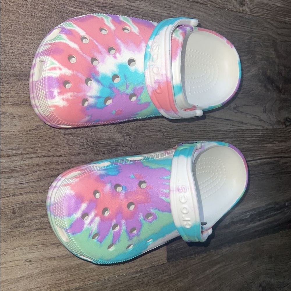 Tye-dye crocs